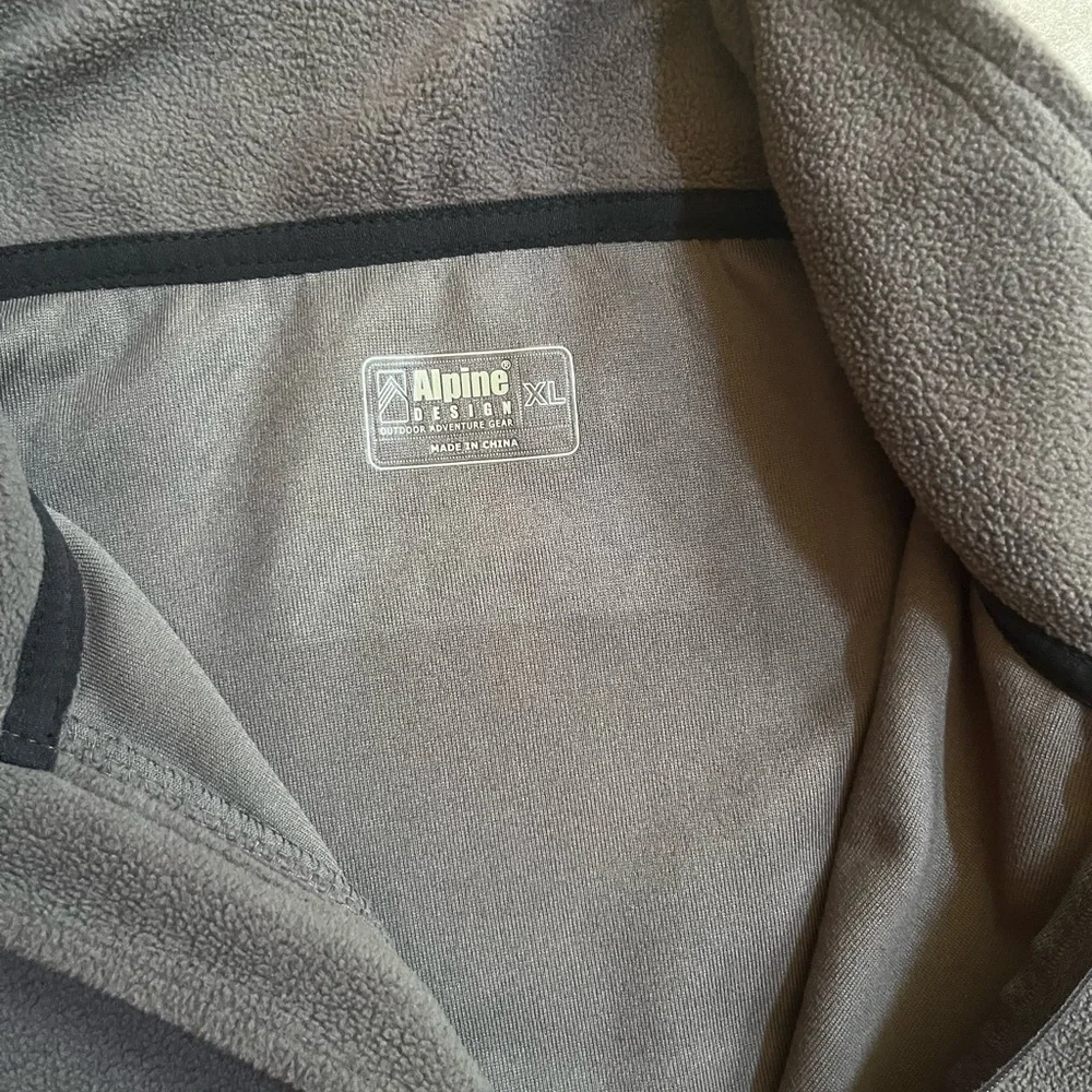 Alpine design outdoor adventure gear men XL grey black 1/4 Zip fleece sweater